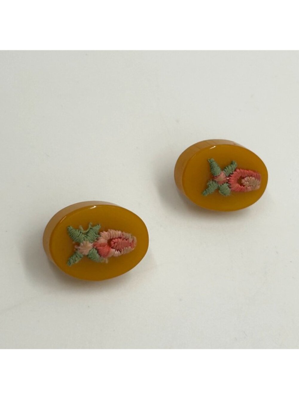 Bakelite Clip-On Earrings  Butterscotch Pink & Green Embroidered Floral Vintage - Picture 5 of 15